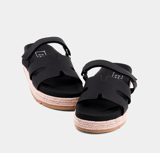 Izzy Sandal